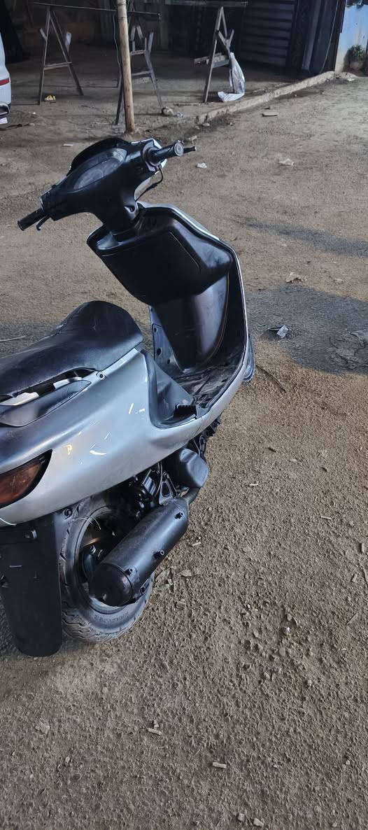 السلام عليكم دراجه للبيع فراشه يوماها دراجه كامله مكينه مكفوله نضاهة فول مثل ما بل صوره اوراق كامله منفيس و مكاتبه رجاء 🙏 المو شراي لا يدخل السعر ٤٠٠الف وبيهة مجال بسيط ***********
