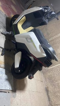 دراجه شحن كارينه بيه هذا الكسر ونقص بطاريات فقط بيه سويجين وبصمات 2 وش...