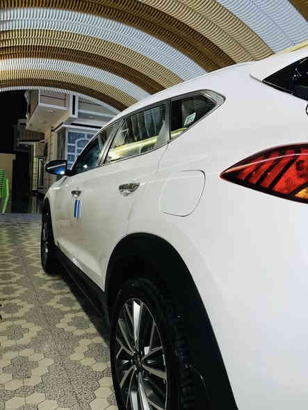 توسان 2020 خليجي
ماشيه 76 رقم بغداد 
اللون مميز بالتوسان ( ابيض صدفي )
السيارة فول عدا الفتحه  
لايت 5 عدسات 
سايد بريك بل رجل 
بصمه تشغيل 
بصمه بالابواب الاماميه..
نظام ترحيب بالسياره عن قرب..
ويل كب الكبير 
محرك 2000
تبريد قطعتين...
شاشة
ثلاث انظمه قياده
يدات نيكل 
كشنات كهرباء
لدات بل مري ترحيب
 لدات أماميه لايت عدسات
بك لايت لد 
داش كام 
مري شفط
اشاير بالمري
حساس خلفي 

السعر ( 21500 ) وبيه مجال 

رقم الهاتف ***********‬‏
العنوان الرمادي ( حصيبة الشرقية )
