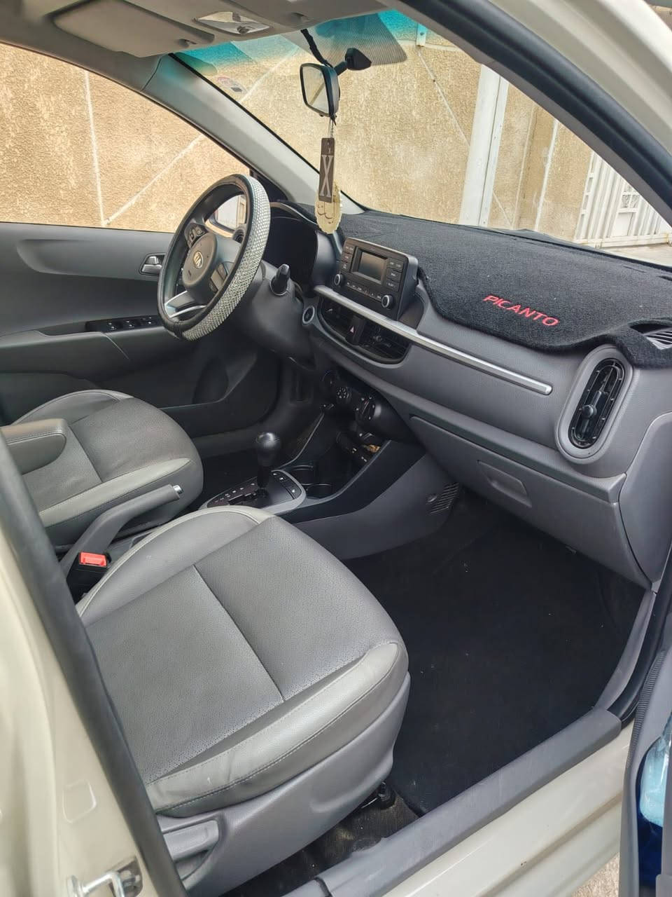 سلام عليكم
مكان السيارة بغداد الغزالية /كيا بيكانتو مورنك للبيع موديل (2021 )
ماشية  ( 26 الف ) رقمها واسط الكوت 
وكالة ب اسمنا وصاحبة السيارة موجودة وما عدها اي مشكلة ب تحويل السيارة 
عارضها ب 125$ وبيها مجال 
***********
