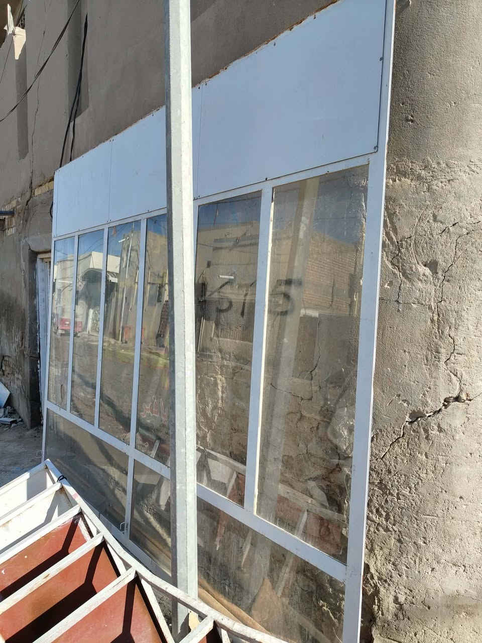 السلام عليكم متوفر جامخانه أرتفاع مترين ونص ب3 امتار وجه 
نضافه 90 ب100 
ومتوفرات سندويشات 5 قطع على مترين وقطعتين على مترين ونص المجموع 7 قطع نضافه 90ب100 عالفحص
ومتوفرات سلات وعارضات أچباس 3 
التواصل والاتصال على الرقم
***********
