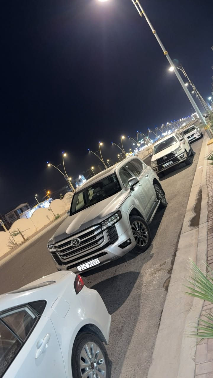 السلام عليكم لاندكروز GX.R 2022 
السيارة بيها بابين الي بجهة الراكب وباقي السيارة كفالة

ماشية 70 الف

السعر 566$

وبيها مجال 

رقم اربيل بااسمي

***********
