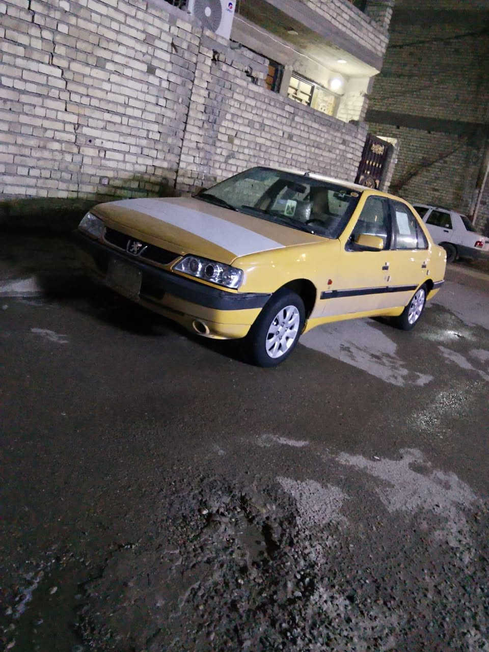 إسلام عليكم بيجو لميس مديل 2015 مكفوله من ضربه وصبغ بس بيها اذيول معمره كير مكينه حداديه كاهربايات تخم تاير صدر أمامي خلفي رقم بغداد مكان بغداد البلديات السعر ٣٩ وبيها مجال الهاتف ***********
