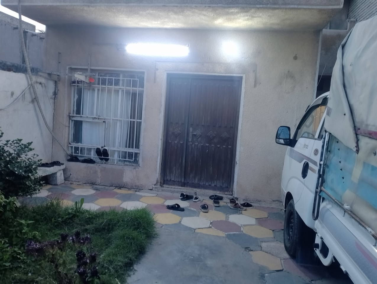 دار للبيع مساحه 182متر
نزال 26
جبهه 7
طابق ارضي استقبال طوله ٦*٤وربع. وصاله ومطبخ ٥*٣ونص وغرفه٥*٤ الطابق الثاني غرفتين نوم صاله وصحيات كامله المكان شارع الاصفر سادس فرع على اليسار من الشارع العام الاتصال على الرقم ***********
