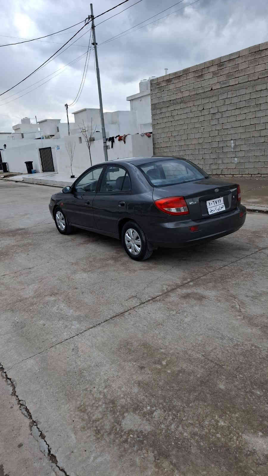 (***********) (***********) كيا ريو كير عادي موديل ٢٠٠٧ كير و محرك شرط تبريد و تدفئة شغال حدادية مالها مضبوط داخل غرفة سيارة حيل نظيفة سيارة عام بخ للجمالية بس رش بدون معجون علمود تكحيل ضررها فقط باب سكن سعرها(٥٠) مكانها قضاء بردرش بين اربيل و دهوك
