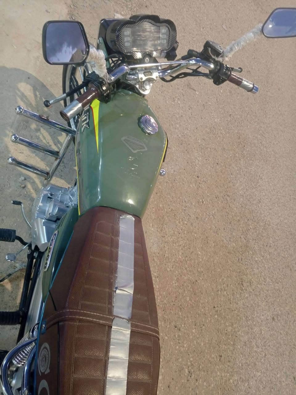 سلام عليكم ورحمه الله وبركاته 
سيفان موديل 24 
بعده  طك باكيت برقي واحد ما مفلول
كهربائيته بعده طك باكيت 
اوراق كامله منفيس 
الاستفسار أكثر الرقم صاحبه ‏‪***********‬‏
