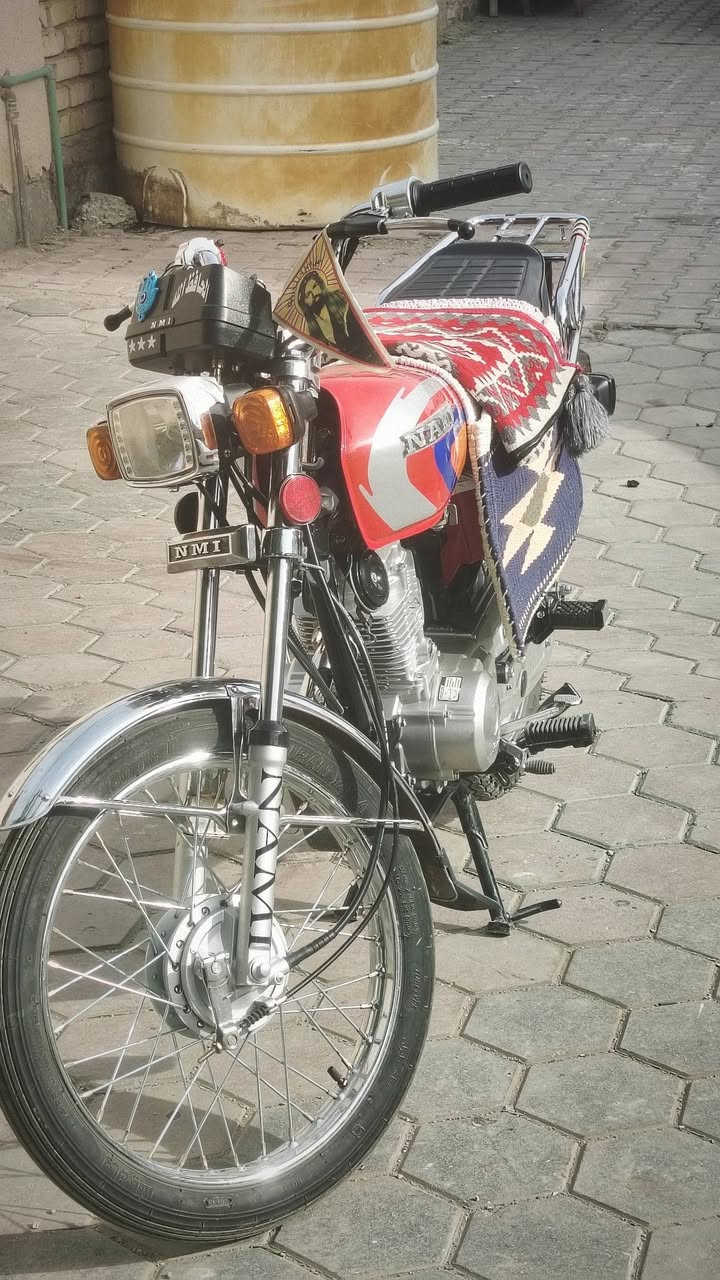 سلام عليكم دراجه للبيع شاصي 14وتعمير شلامجه اصلي ثاني تبديله مال دهن مكفوله كفاله عامه السعر مليون وميه الرقم ***********
