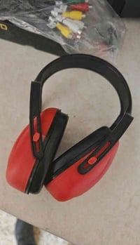 متوفر هدفون كاتم للصوت العالي للتواصل 07702858258 واتس