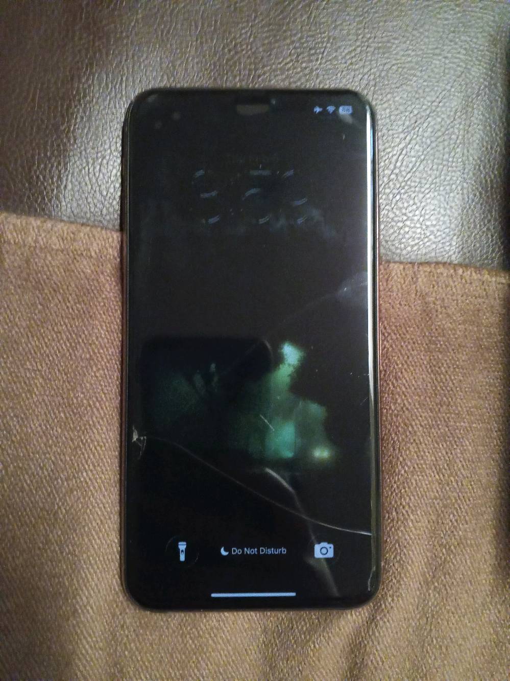 ايفون 11 برو ماكس ذاكرة 512 ذهبي مع كارتونته الجهاز مستعمل نظيف ما مبدل به شي وما مفتوح بطاريته اصلية 72% 