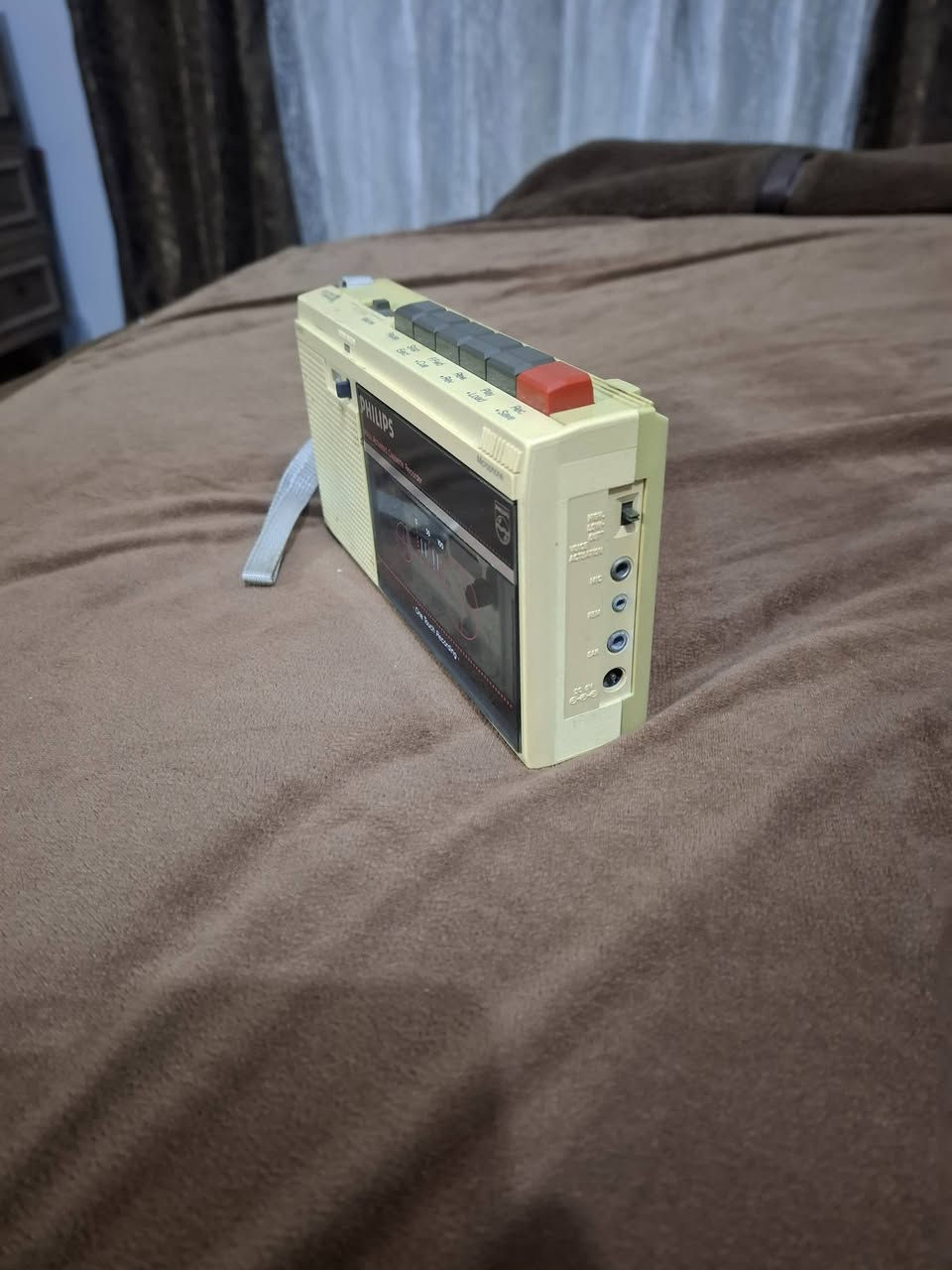 السلام عليكم للبيع مسجل حجم وسط نوع فلبس صناعه الماني وتجميع سنغافوره نظيف يشتغل اربع بطاريات حجم قلم ومحوله خارجيه ٦ فولت السعر ٥٠ الف للاستفسار مراسله الصفحه رجاء


**إذا كنت صاحب هذا الإعلان وتريد حذفه لأي سبب، رجاءا أرسل رسالة إلى الدعم الفني**