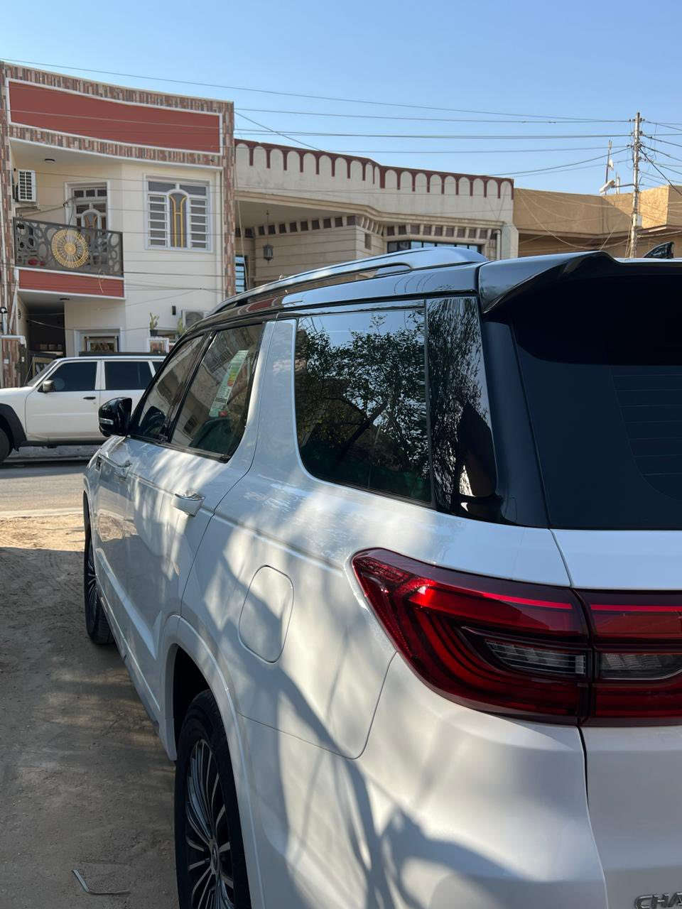 ---السلام عليكم 

للبيع: شانجان CS95 – وكالة البخيت، فئة رويال

سيارة شانجان CS95 رويال نظيفة جدًا، ماشيه 30,000 كم فقط، بدون حوادث.

المواصفات:

محرك توربو 2.0 لتر، قوة 233 حصان، دفع رباعي 4×4، ناقل حركة أوتوماتيك 6 سرعات.

مقاعد جلدية قابلة للتعديل كهربائيًا، تدفئة للمقاعد الأمامية والخلفية.

شاشة لمس، نظام صوت ممتاز، كاميرات 360°، مثبت سرعة، رادار، مراقبة النقطة العمياء.

وسائد هوائية متعددة، ABS، ESP، نظام الثبات الإلكتروني.

وبعد هواي موصفات الشانجان المعروفه 

السعر المطلوب:22.000 يعني دفترين و ٢٠ ورقه

ملاحضه : السياره داخل الضمان تبديل دهن داخل الشركه +بيها شخطتين بالدعاميه الاماميه فقط .

***********
---
