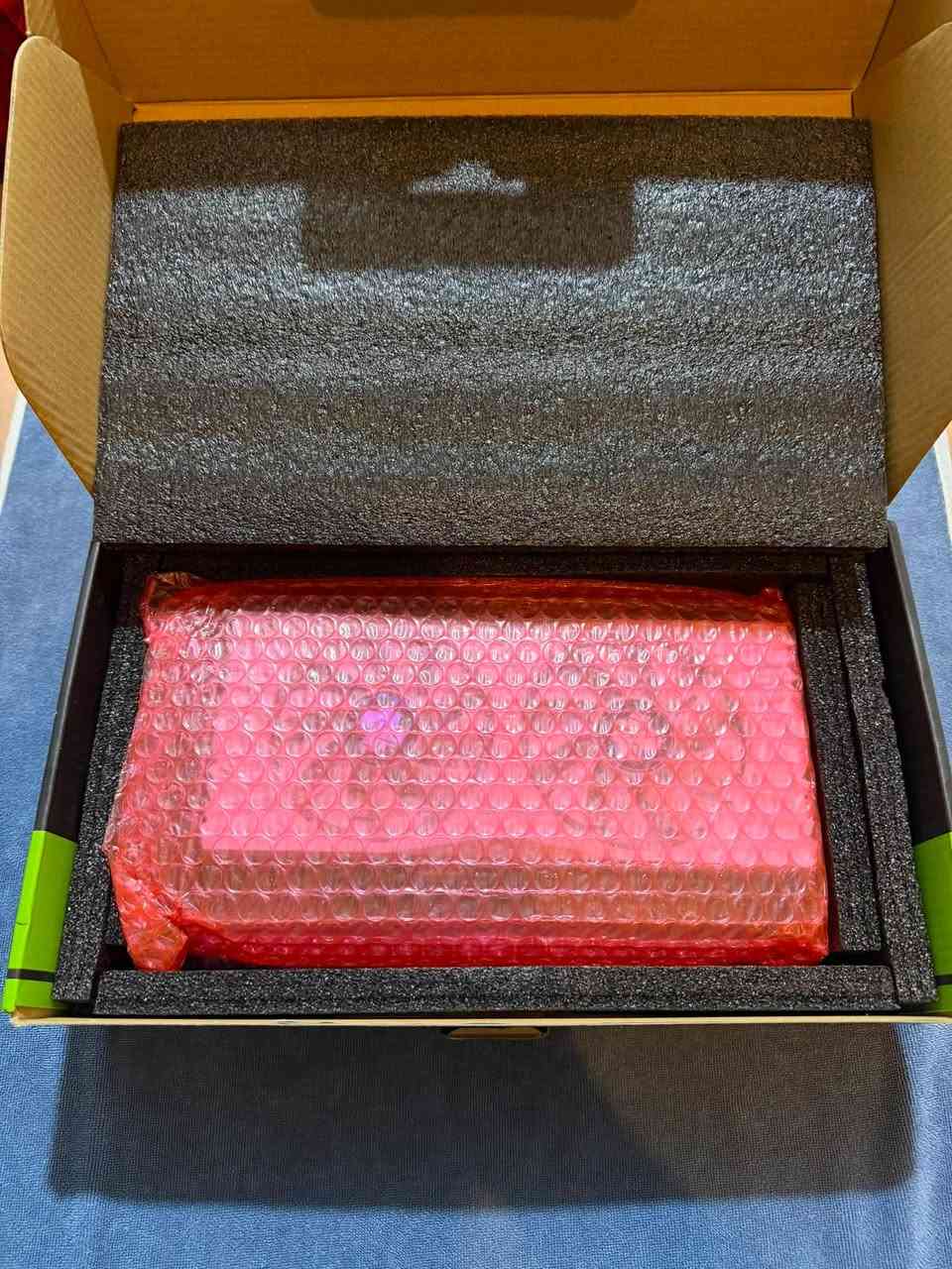 كارت شاشة rx 580 نسخة 8gb النظافة موضحة بالصور للتفاصيل والسعر مراسله الخاص او الواتساب *********** توصيل متوفر لجميع المحافظات المكان بصرة.
