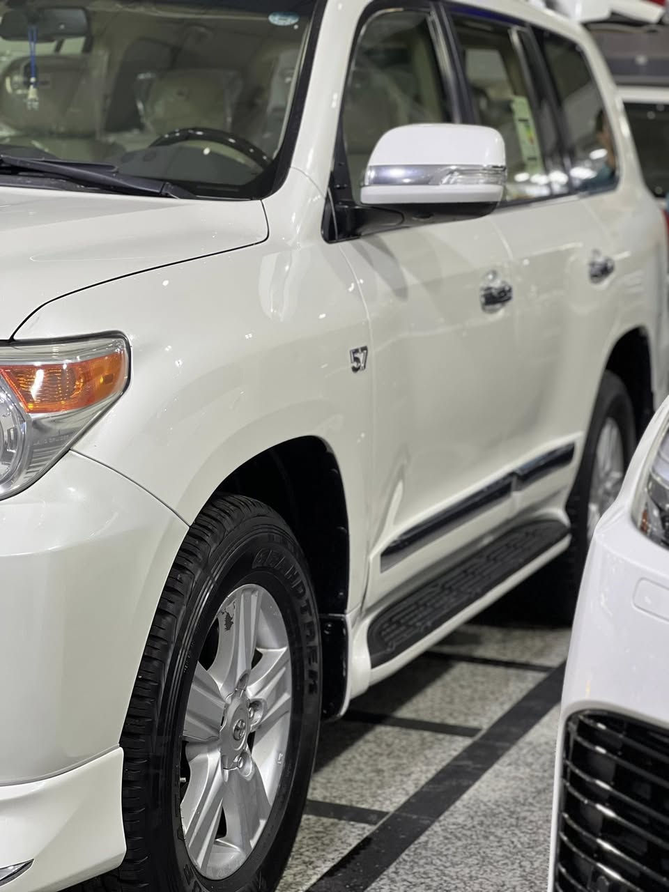 السلام عليكم تويوتا لاندكروزر (2013)VX.R 5.700 رقم اربيل بسمي سياره جاهزه من كلشي
فول موصفات كشرن تبريد خزن ميموري باب خلفي كهربائي
***********
***********
