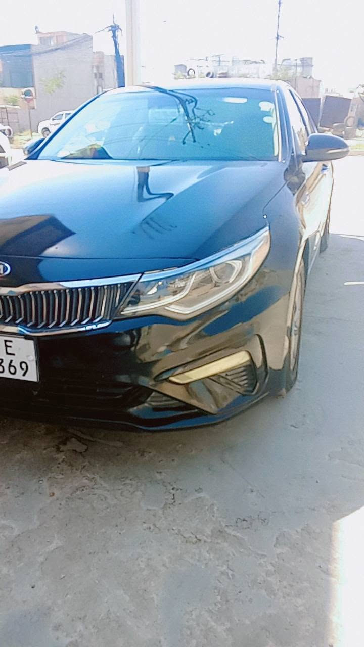 السلام عليكم كيا اوبتيما للبيع وارد امريكا 2019حادثها بنيد فقط كد شبر ومصبوغ يعني قطعه وحده صبغ الباقي سياره مكفولا من صبغ والبارد سونارها موجود وصوره الحادث مال امريكا موجود كلش خفيف بطارف البونيد بدون دواخل لاشواصي ولالغد سياره نظيفه مال بيت حتى سبيرها منازل ماشيه 66miكير مكينه شرط الفحص مامفتوح رقم اربيل تحويل ثاني يوم هزة وسنويا جديده بس تحويل ملكيه سياره تبريدها ثلج شرط الغاز مال شركه مالها سياره متصرف عليها ربع مواصفاتها شاشه كبيره 
توقف عن الاقتراب 
رادارات 
حساسات خلفيه 
كامره دواره
لايتات زينون بعد بيها مواصفات
مكانها الموصل السعر 145وبيها مجال 
للاستفسار الاتصال على الرقم ***********
