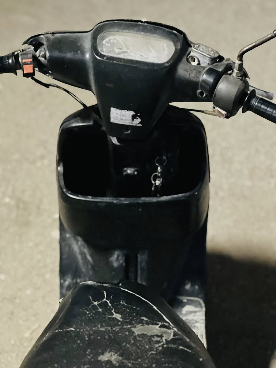 السلامًً عليكم بتره شغاله نهضه ومشي كفرات كامله عوزها ترتيب العنوان مركز المدينه قرب الساهرون /***********السعر ب150وبيها مجال قليل
