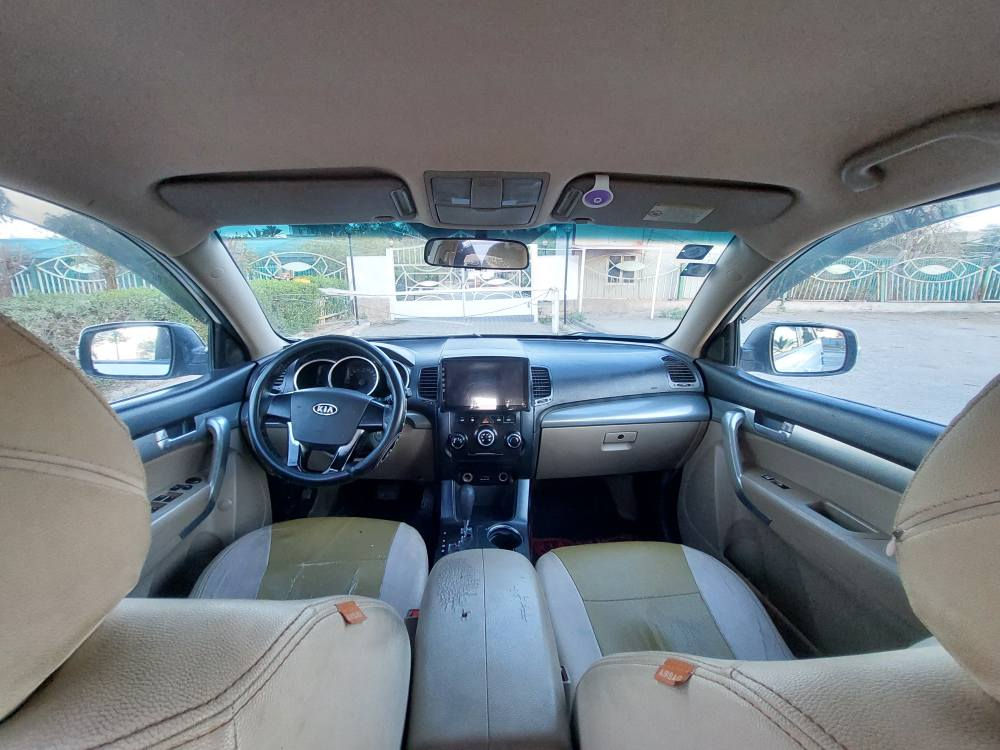 السلام عليكم كيا سورنتو موديل ٢٠١١ خليجيه محرك ٢٤٠٠ دوش تدفئة وتبريد قطعتين سبعه راكب كهربائيات كلهه تشتغل داخل نظيف شاشه كاميرا تخم تاير نظيف مصبوغه حزام بيها ضربه باب عكس السائق شواصي ولغود وتكم وحوض مكفولات مكانها بغداد الدوره ابو دشير هاتف *********** سعرها ١١٨ ومجال بسيط بغداد, العراق
