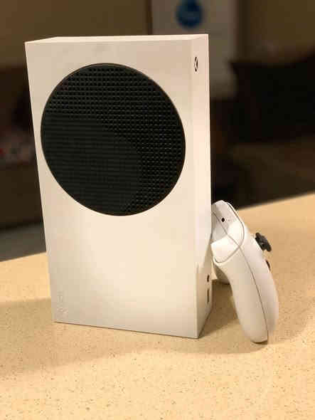 السلام عليكم شباب 
اكس بوكس سيريس اس الجهاز نضيف كامل ملحقات كارتوننة وجوستك وكيبل اجدي وكيبل بور مكاني بغداد الدورة حي الصحة 
واتس اب  ***********
السعر 325 الف وبي مجال للشراي🤍
