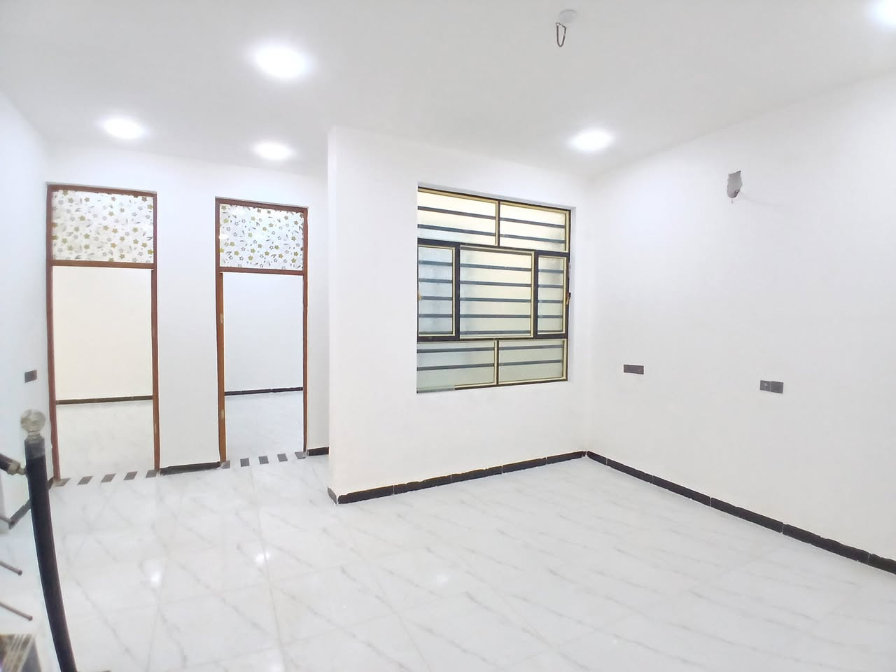 دار للبيع كوت حي الحكيم شارع الواليه مرقم من قبل البلديه مساحه 200م بناء طابوق يتكون من غرفتين نوم مطبخ استقبال هول صحيت داخليه وخارجيه السعر المطلوب 73مليون وبيها مجال للشراي الاستفسار مراجعه مكتب دلالية حسن البيضاني*********** نستقبل كافة العروض في حي لحكيم @أبرز المعجبين @
