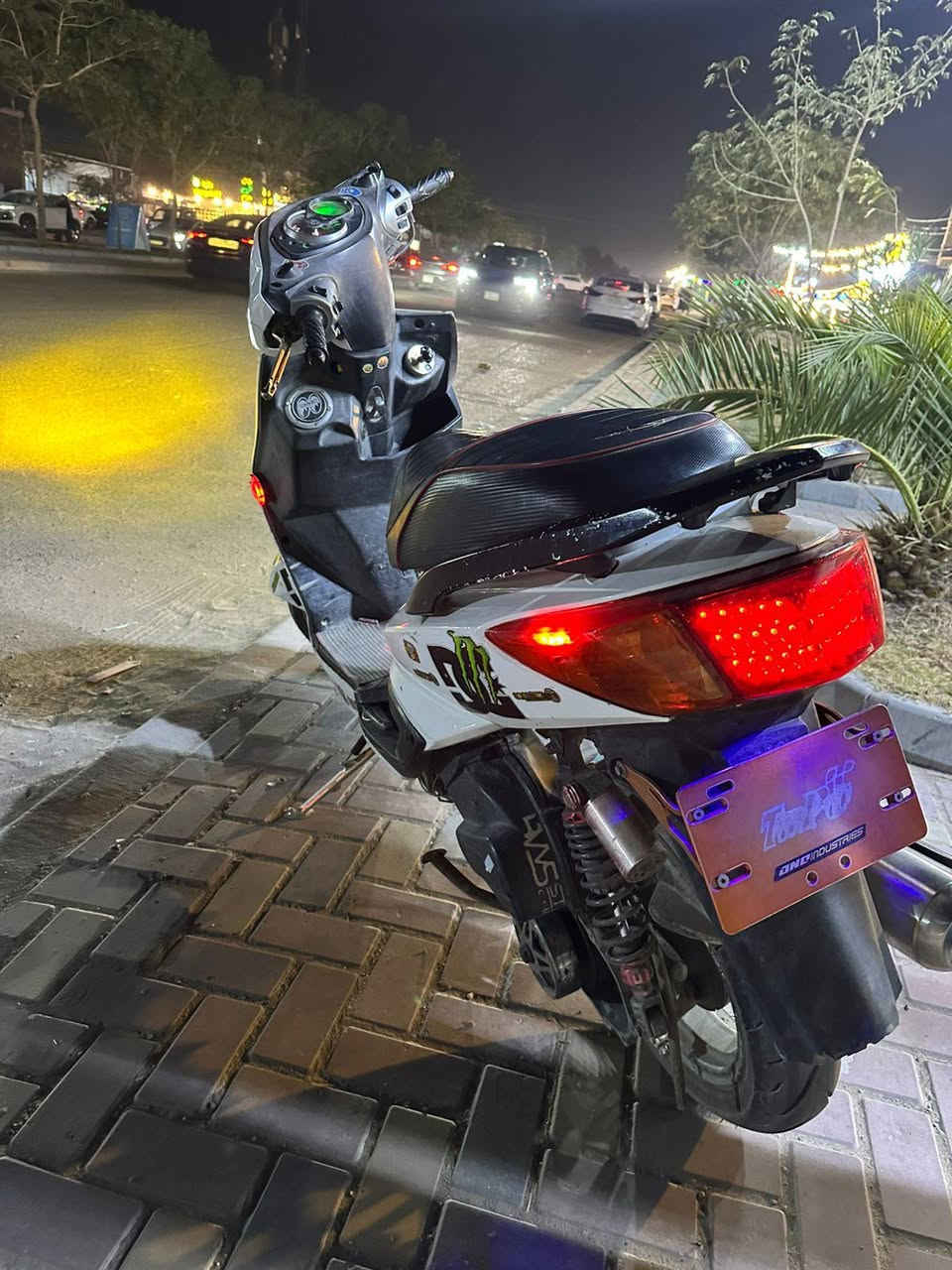 سلام عليكم دراجه سكنس فحل نوزل خطين طلاعات الدراجه مزوده من الخارج مكينه ٥٩ اصلي  مزوده من التاير للتاير ومابيه كل نقص الدراجه كله امزويل وبانزين محسن 
دشبول ٣ الوان وبيه قارئ فولتيه 
بيه ويل كب  نجمه ثقيل اصلي 
بيه صالنصه بوري عدل 
بيه بكلايت بيه لدات زرع 
المازده رياضي 
كشن ٤ ولف عالي
قاعده رقم
صدر DY  فج فريندو وصينه هم رياضي
كلجات رياضي اصليات 
اشاير لد
قبق بانزين moon
استاند صفح RPM
دبلات خلفيه رياضي  ام البطل 
وبيه بعد تزويد خير من الله الدراجه مناقصه اي شي المكان بياع الرقم *********** السعر خاص
