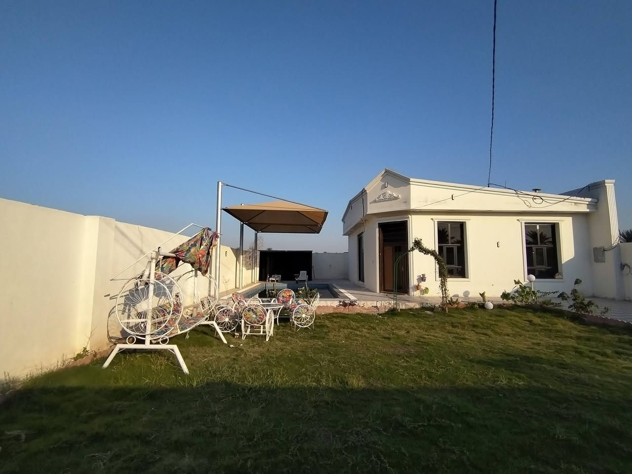 مرزعة للبيع المساحة ٥٠٠م الواجهة ١٦ونص ، نزال ٢٧ ، المزراعة تحتوي على مسبح + بيت بناءحديث يتكون غرفتين نوم  ومطبخ واستقبال وحمام، المزرعة تحتوي كراج وحديقة واسعة العنوان بغداد الدورة مدخل البوعيثه قرب مدرسة الاحرار للتواصل الاتصال على    هاتف*********** 
***********
