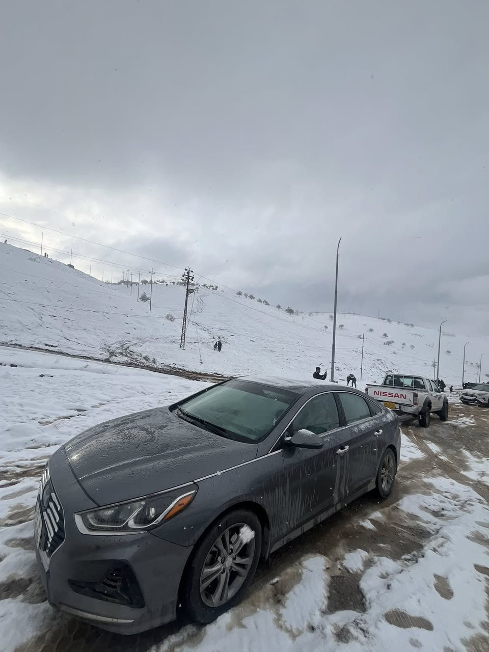 سوناتا 2018 ماشيه73الف سياره فول عدا الفتحه رادارات كشنات تدفئه تبريد سياره نضيفه كير مكينه كفاله حادثها باب ولجاملغ والباب الخلفي كلير فقط  السعر 120وبيها مجال بسيط ***********
