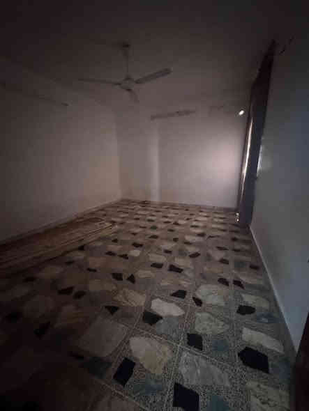 دار للبيع في تكريت الزهور الثانية حولي الزهور قرب جامع التواب مساحة 200م
شارع 15م 
تبليط ومقابيل حديقة 
طابقين يحتوي على 5غرف نوم 
ومطبخ حار وبارد وحمامات داخلية وخارجية  ارضية كاشي مطعمة بمرمر أبواب خشب صاج كتائب حديدة كامله للبيت كله ما ناقصة اي شي فقط جيب غراضك وتسكن
سعر 185
***********
