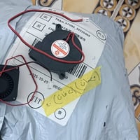 طيني • غير واضح