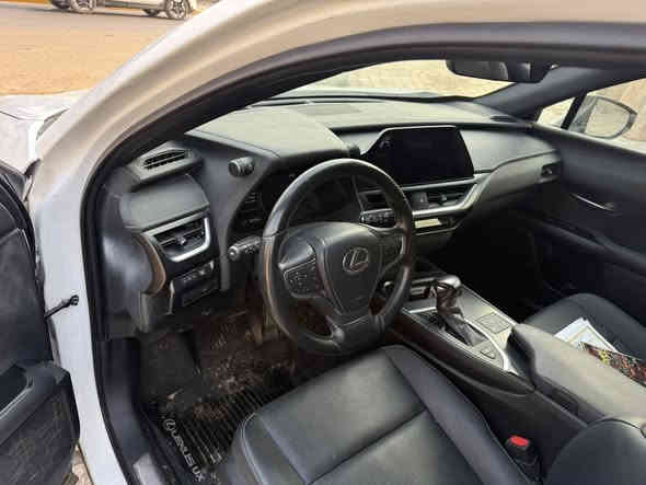 السلام عليكم لكزز ux250 هايبر محرك 2000 مديل 2023 بغداد باسمي لبيع صبغ خمس قطع بدون دواخل شاصي لغد مكفول مكان السياره بغداد مقابل زيونه السعر 150 ورقه رقمي ***********
