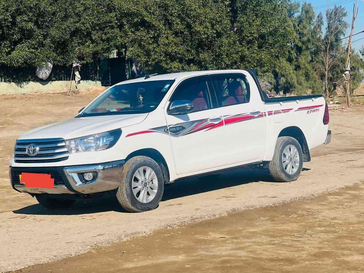 هايلوكس 2024 رقم ((المثنى)) بسمي ماشيه 28 الف كيلو وكاله ساز سياره جديده ضمان سنتين وتبديل دهن مجاني مكان السياره ((المثنى)) سعره 300 بيه مجال
***********
