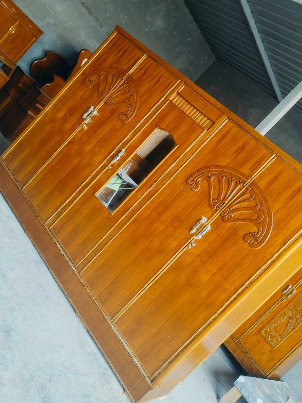 غرفة نوم 5 باب تسكام اخت الجديده السعر 550 واتساب أو اتصال *********** مكاني بابل حله أبو غرق قرب السيطره يوجد توصيل وشد بكروه

