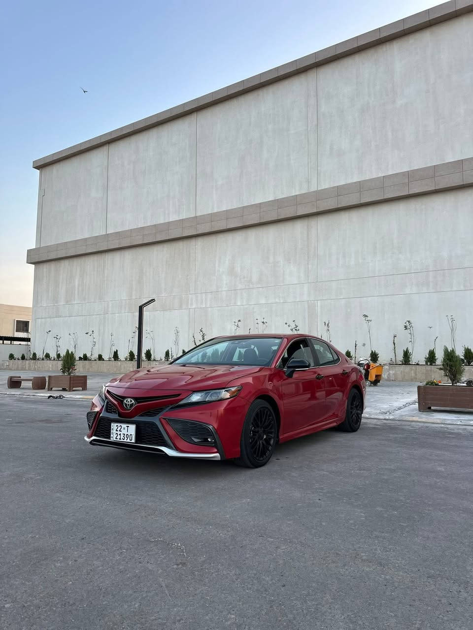 🔥 للبيع – كامري 2024   Black Edition SE  🔥

🖤 اللون:  احمر 
✨ فئة  Black Edition SE (النسخة الرياضية الخاصة)

🚗 السيارة نظيفة كلش
🔹 وارد امريكي الحادث سرقة جملغات امامي وعندك حافت البنيد 
🔹 رقم: (اربيل)

💎 مواصفات نايت شيد:
✔️ جنوط سود رياضية أصلية
✔️ مرايات ولمسات خارجية سود
✔️ شاشة كبيرة + Apple CarPlay
✔️ كاميرا خلفية
✔️ مثبت سرعة راداري
✔️ نظام أمان كامل

❄️ تبريد ثلج 
🛞 تايرات جديدة
   سعر 196 ورقه وبيه مجال ☑️

📍 السيارة جاهزة للفحص بأي مكان تريد
☎️🚗☎️🚗☎️
📞 للاستفسار: ( *********** )
