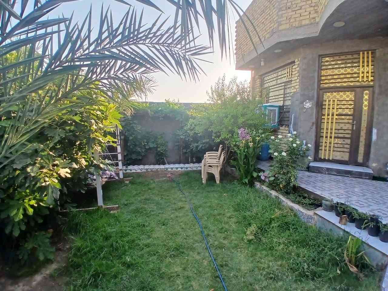 السلام عليكم ورحمه الله
دار  للبيع كامل  خدمات 

الدار يتكون غرفتين نوم 6*4

و5*4

+مطبخ5×5

+استقبال7×4

+صاله  داخليه للخطار10+4

+صحيات  داخليه  وخارجيه

كراج لسياره 8×6

+حديقه 8×6

ماء  كهرباء  مجاري  شارع 8متر

خط كيات قريب  أسواق قريبه
حله حي البكرلي  شارع  الغسل 

المساحه 300

سند 25 السعر 175 بيه مجال

هاتف *********** سيد علي
