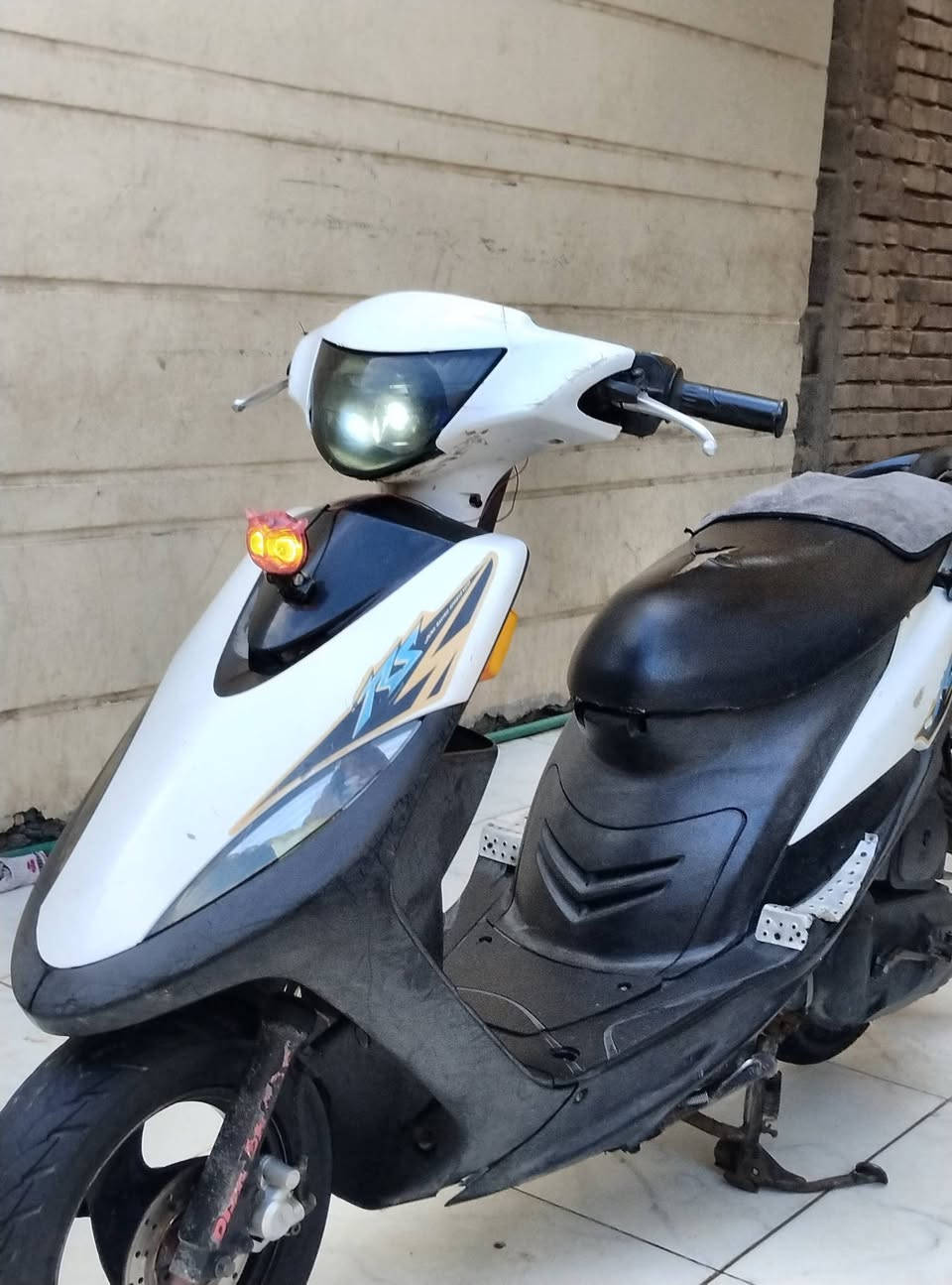 سلام عليكم ورحمة الله ماكس للبيع بلادي ٤٩ مكينه خرسه كهربائيات كلها شغاله مابيها نقص اكلوب مابيها كله شغال ومكينه مامفتوحه سلولي أخرس تايرات باتري جدد لاحد يسئلني شبيها نقص ٦٠٠ وبيها مجال قليل ***********
