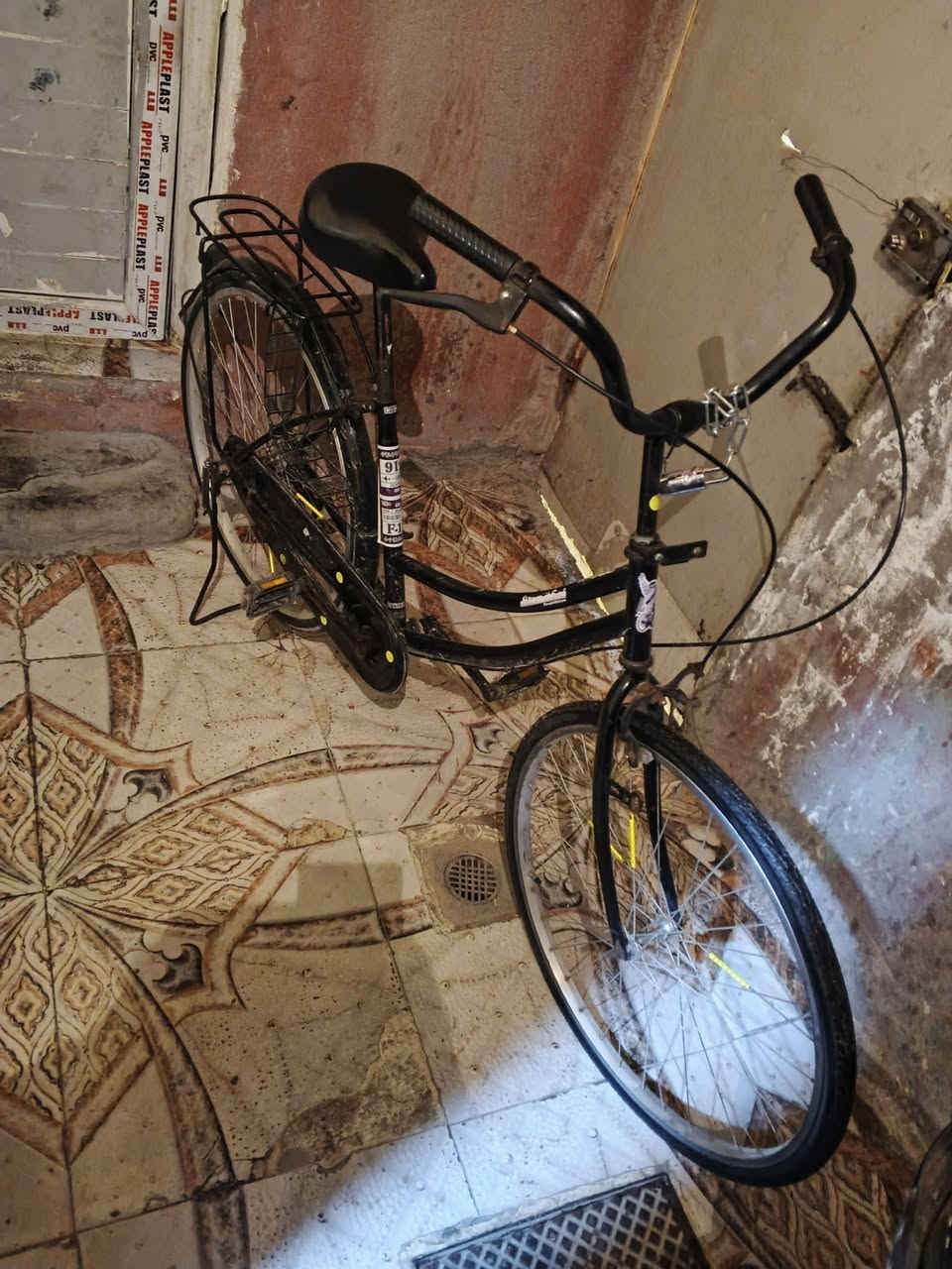 سلام عليكم بايسكل للبيع نضافه فول سعر 70بي مجال مكان البصرة وتساب ***********
