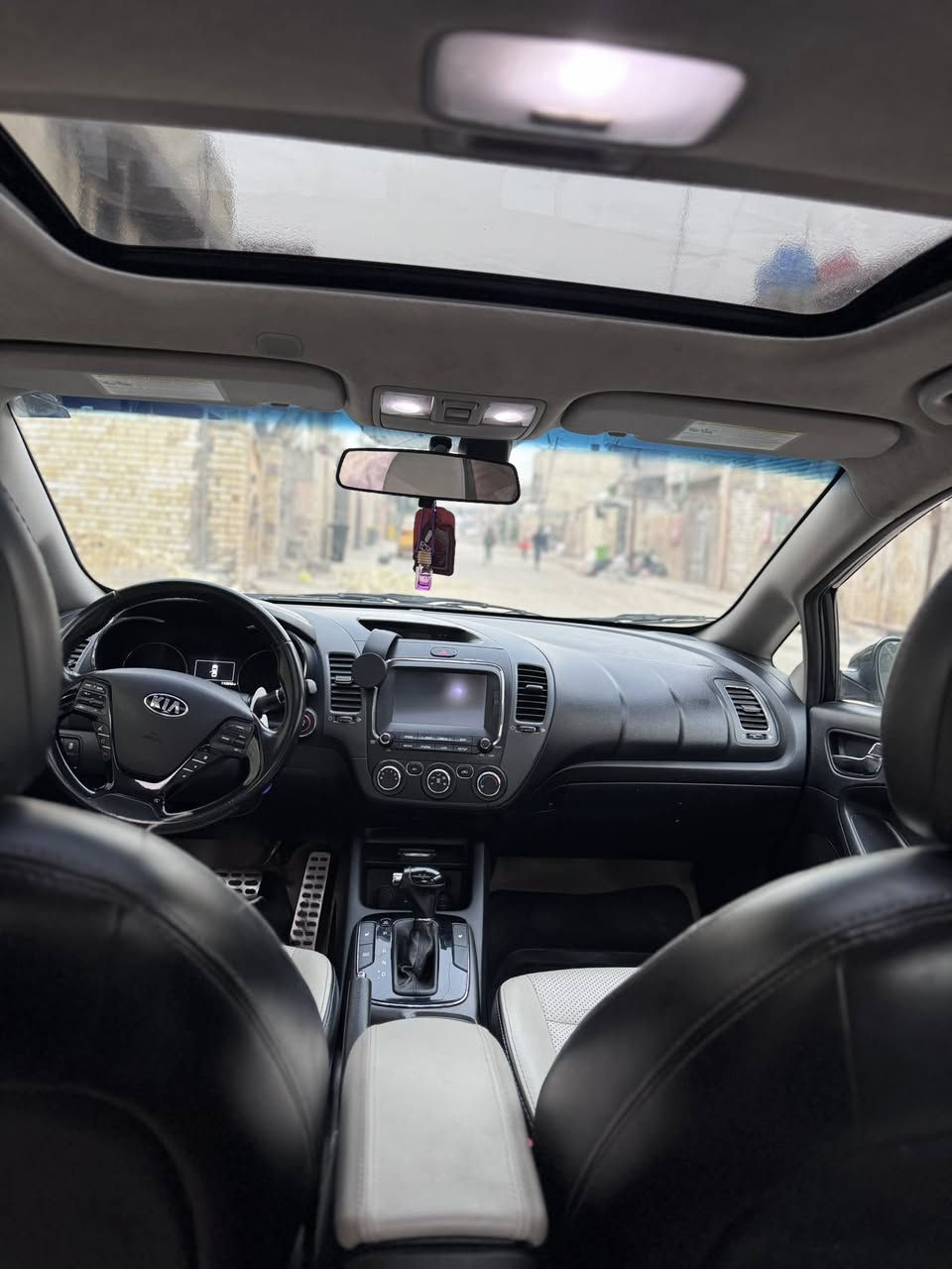 كيا فورتي 2017 محرك 2000 دوش
السياره فول الفول ماشيه 100 ميل
فتحه سقف/بصمه/تحكم ستيرن/تثبيت مسار 
كروز سرعه/ شاشه بلادي/  مودات قياده/ كشن كهربائي
هيتر بالكشن /خزن ميموري/مري شفط/ اشاير بالمري
نضام ترحيب/ رادار جانبي/ كاميرا خلفيه/ رادار امامي
بجم كبس بيه جاملغ امامي من امريكا وبالعراق مبدل باب السايق وخلف السايق فمصبوغه صفحه كامله
مكان السياره بغداد
السعر122 وبيه مجال للشراي الاستفسار اكثر الاتصال 
***********
