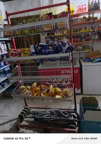 ١٨ رف خشب • ٢٠ رف حديد • بالزبير