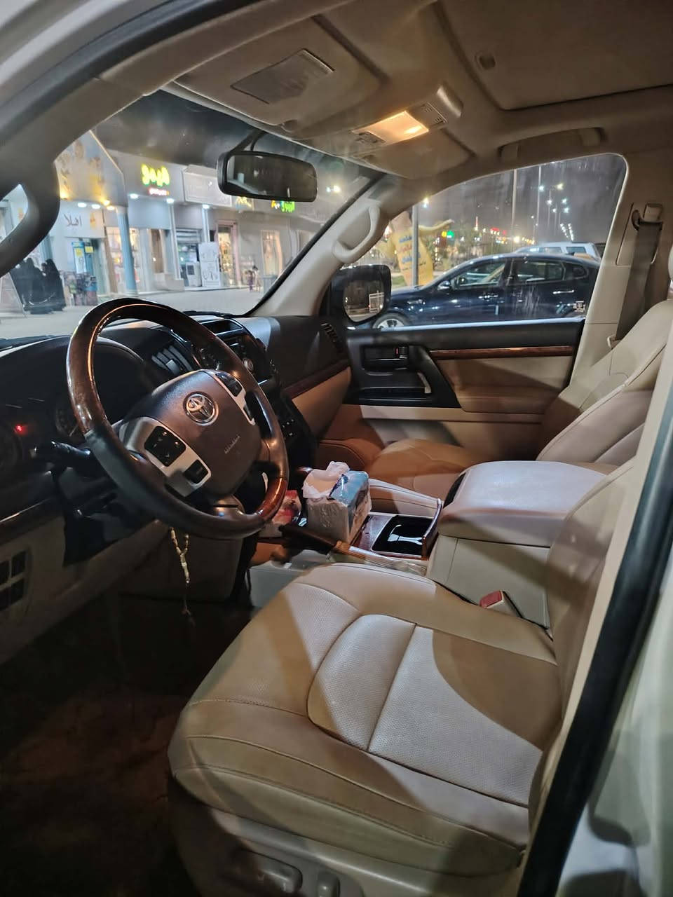 لاندكروز  12 بريم كفاله عامة 
السعر 370 
***********
