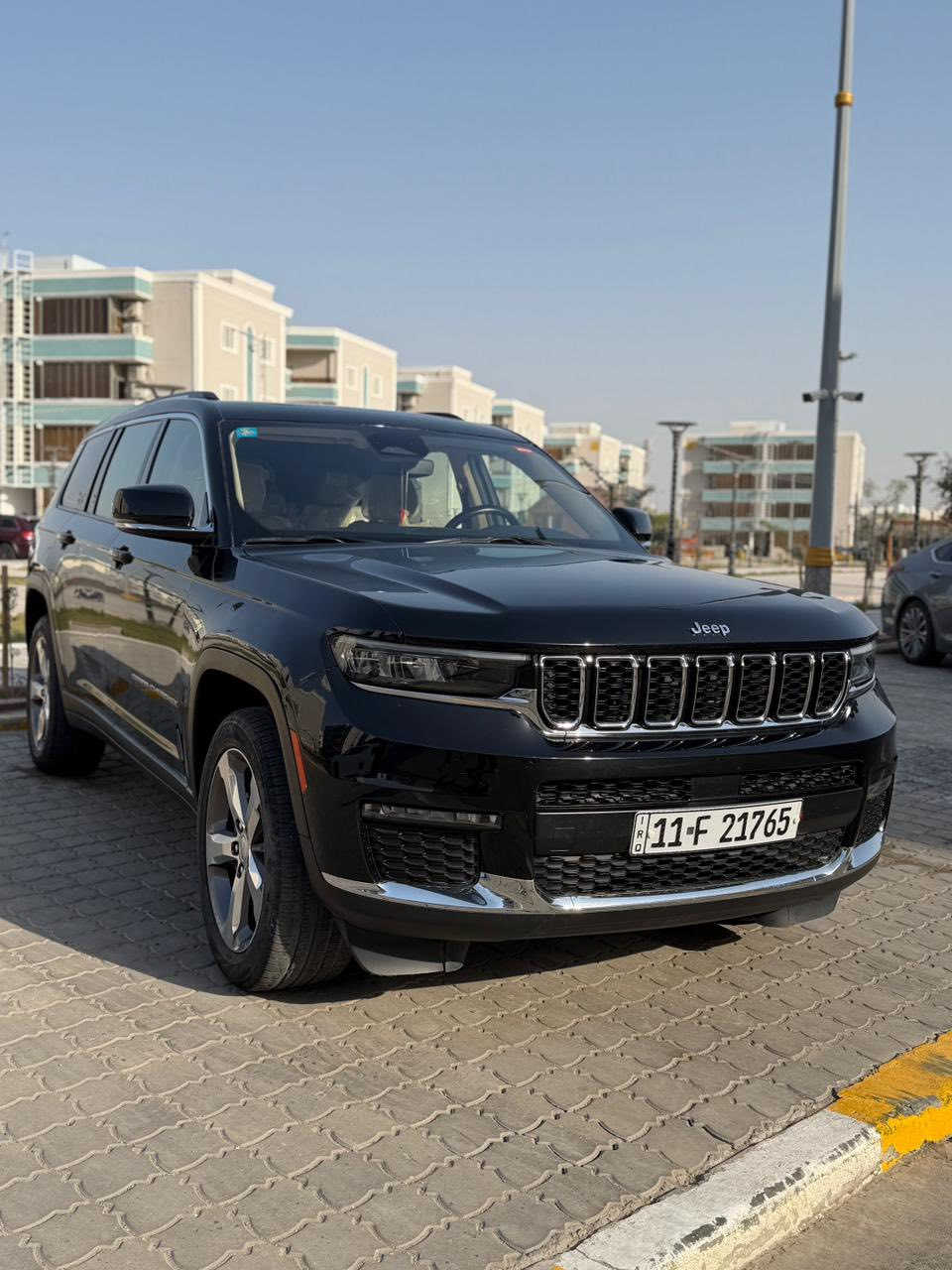 جيب  كراند شيروكي  لون اسود 2021 لمتد L .خليجي
7   راكب
وكالة هارلم السيارة حيل جديدة 
المحرك : V6.  3.6L 
العداد :  36 الف  كيلو متر حقيقي
اللون : اسود 
الرقم : بغداد بأسمي تحويل ثاني يوم  
سيارة جديدة على وضع الشركة  
مكان السيارة: البصرة 
المواصفات :
* دفع رباعي 4x4 . 
* رادار امامي مع مانع تصادم . 
* تحذير الخروج عن المسار . 
* تحذير النقطة عمياء  .
* ويل قياس 20 انج .
* سقف بانوراما . 
*دشبول دجتل مع شاشه بمواصفات عاليه
* شاشه كبيرة 10.1 انج . 
* نظام الخرائط (GPS) .
* كاميرا داخلية محيطيه  360 درجه  . 
* كاميرا خلفية . 
* المصابيح الأمامية زنون .
* كشافات الضباب زنون .     
* تشغيل عن بعد .
* صندوق كهربائي .
*شفتات بالستيرن.

السيارة مغلفة ppf  بالكامل  من شركة دايتك 

كفالة عامة  ما عدا  بارد بالجاملق الامامي  اثر طخه باب بسيطه  وصور الطخه موجوده عندي  

*الگير ماوس مع وضعيات قياده متعدده.
* مقصورة الركاب من الجلد الفاخر .
*تطعيم الدشبول والابواب صاج ملكي.
* حفظ وضعيات الجلوس (ميموري) . 
* المقاعد الأمامية كهربائية .
* المقاعد الأمامية تبريد وتدفئة .
* المقاعد الخلفية تدفئة .
*سايد بريك بصمه.
*فول تحكمات ستيرن امامي خلفي.
*عشره  ايرباك بالدشبول ولتكم ولكراسي
* سستم صوت Alpine . 
* انارة داخلية LED . 
* حساسات خلفية . 
* 7 راكب .
* مكيف خلفي مع وحدة تحكم منفصلة . 
* تدفئة ستيرن . 
* مرايا متحسسه للضوء العالي . 
* مانع تصادم خلفي .
* بلوتوث تلفون . 
* محدد سرعة . 
* نظام التشغيل والاطفاء الاوتوماتيكي ( Auto Start System ) .
* نظام بريك اوتماتيكي ( Auto Break System ) .
*وبقية المواصفات المعروفه
بانزين محسن والدهن درجة اولى من وكالة موتل 
اسف على الاطالة
السعر 378$ وبيها مجال
العنوان البصرة الجبيلة 
للاستفسار 
***********

