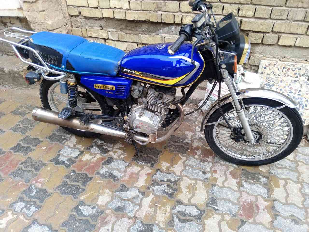 سلام عليكم دراجه سيفان موديل 2020 للبيع ارواق كامله نضافه فول  تانكي جديد باتري جديد تاير و ويل خلفي جدد نكره سفل هندر شغال كهربائيا شغاله  شلعه ومعدل خير  من الله  محرك ما مفتوح  احلى من الصوره السعر 500 قفل قفل قفل  عنوان بغداد الشعله رقمي واتساب ***********
