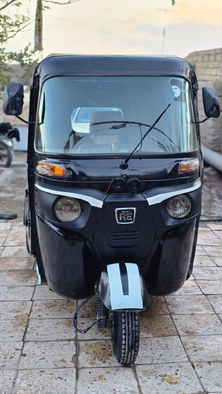 سلام عليكم تكتك🛺 البيع موديل 2020  رقم وسنويه  بصراه🇮🇶 مكينه تواه مجفته والكلجات جديده تو شهده  جواه 3 تايرات جداد 🪣 شلكه بواقع احله من الصور ✅  سعر 5500ملاين وبيه مجل   المكان البصره القرنه  التواصل☎️  الرقم +***********
