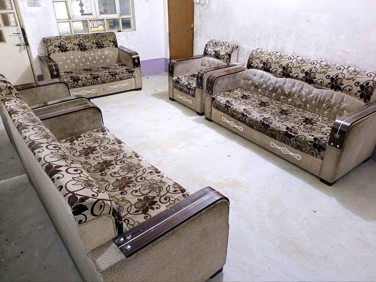 تخم قنفات ١٠ مقاعد ثقيل السعر ٢٠٠ الف بيع مستعجل الاتصال على الرقم ***********
