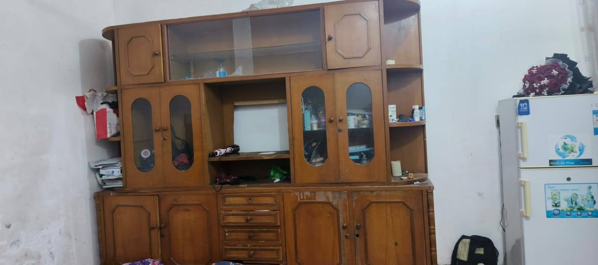 معرض للبيع نجاره قديم قطعتين ينفصلن  سعر تواصل ع رقم***********
اني مكلفه بي
