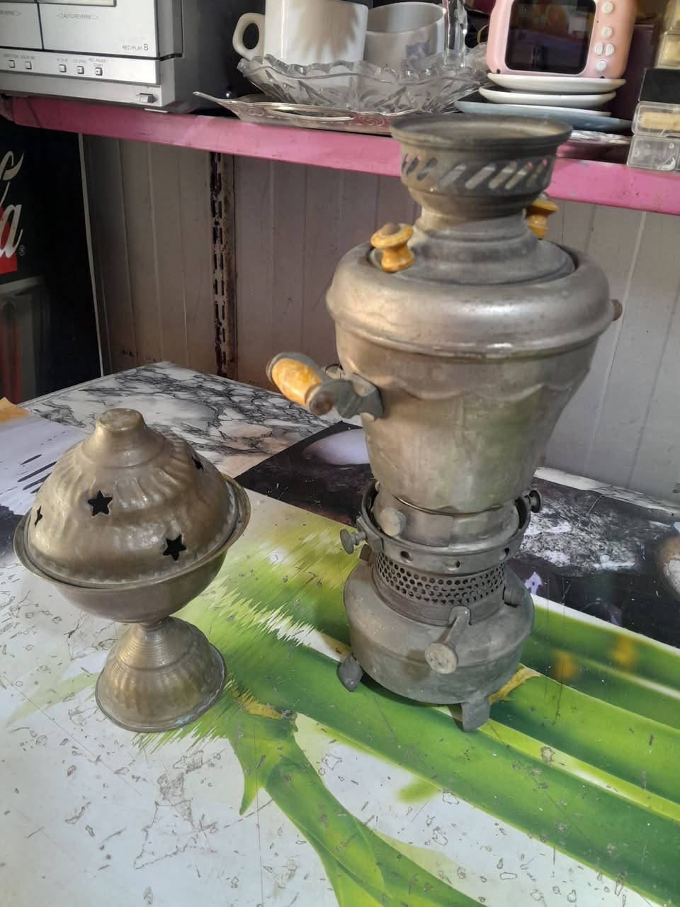 سماور ومبخره نحاس التفاصيل بل فديو. السماور ٣٠ سنم.  والمبخره  ١٨ سنم تقريبا


**إذا كنت صاحب هذا الإعلان وتريد حذفه لأي سبب، رجاءا أرسل رسالة إلى الدعم الفني**
