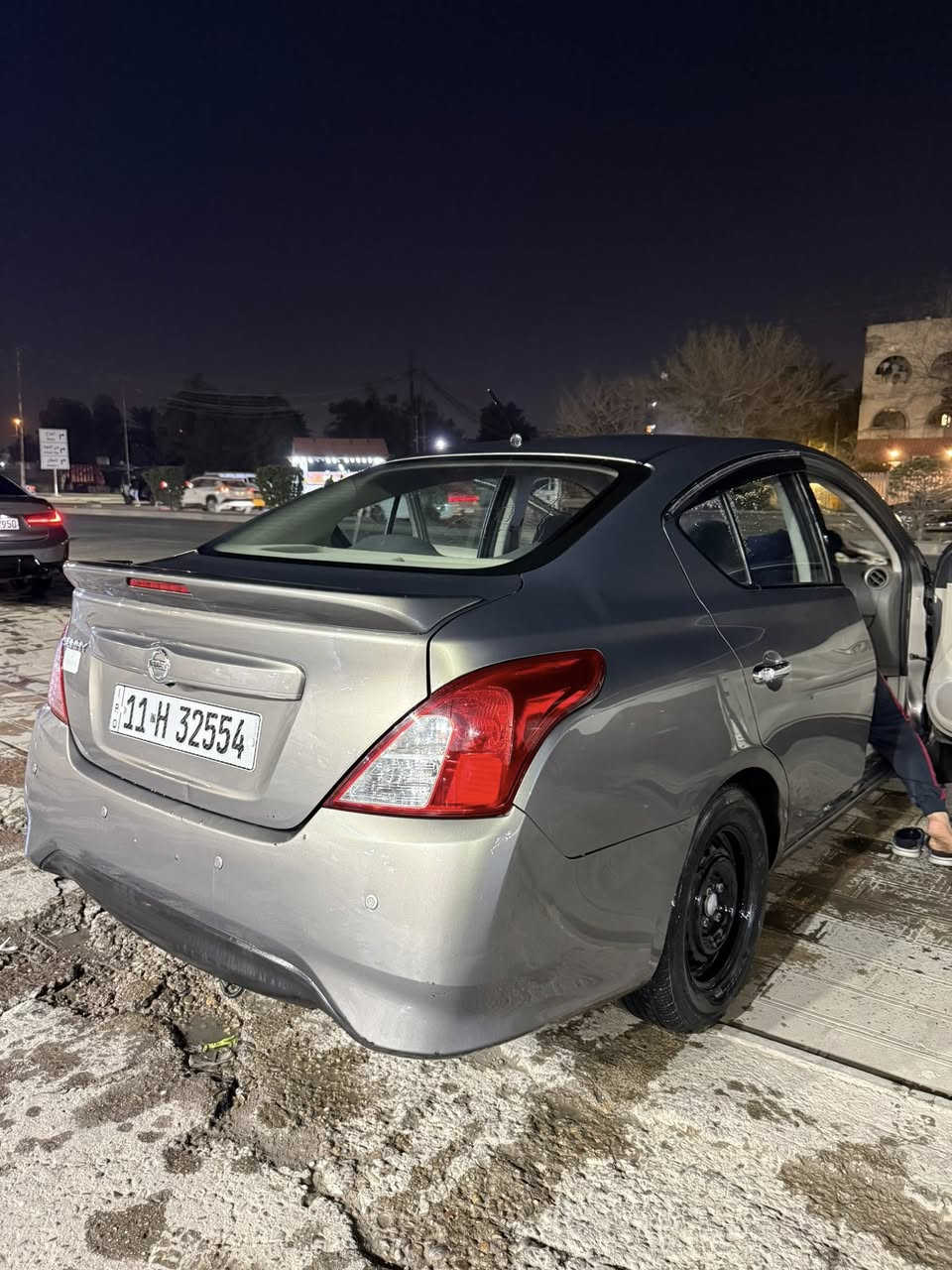 نيسان سني خليجي هندي 2019 سياره صدر حداديه جديد  شاشه. السياره فقط بيها بارد ثنين اقل من شبر السعر 100 ***********
