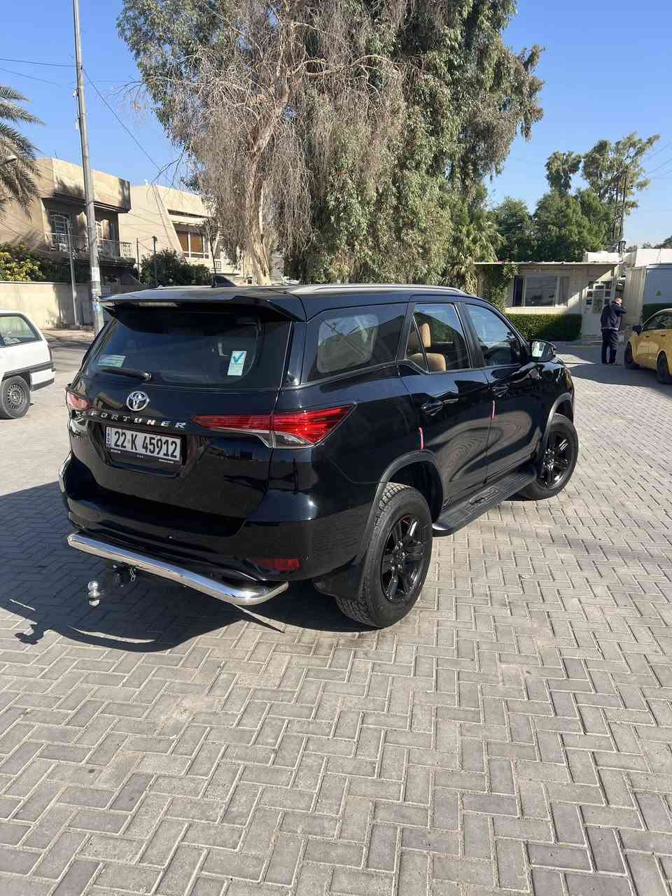 السلام عليكم
TOYOTA FORTUNER 2018 (SAS)
4 سلندر 2.7 لتر
المسافة المقطوعة : 77 الف كيلو 
مواصفات :
3 نسخ من المفاتيح
دفع رباعي و دفلوك خفي و تسييت الاطارات
7 راكب
تخم اطارات جديد
تخم دسكات جديد
تبريد 3 قطع
معروفة مواصفاتها السيارة مابيها برغي نقص
السيارة مكفولة كفاله عامه من الصبغ و الحادث 
سونار للسيارة موجود راسل واتساب يجيك 
مكان السيارة بغداد الكاظمية 
السعر 270  و بيها مجال 
الاتصال : ***********
