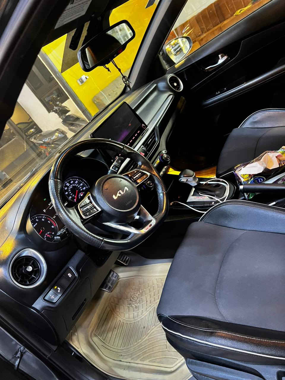 السلام عليكم
فورتي 2023 جي تي حادثها كما موضح بصور
ماشيه 76 ml
المواصفات:
محرك 2000 دوش
كشنات جلد وقماش ومختم جيتي
ستيرن D رياضي
رادار امامي وخلفي
رادارات جانبية بالمري
شاشة كبيرة ابل كار بلي + اندرويد اوتو
كامرة دوارة 
بصمة تشغيل + ابواب+ صندوق 
تشغيل عن بعد
لد نهاري بالايت
وبلوجكترات LED زنون
بكلايت لد
تحديد مسار وسياقة ذاتية
انارة ترحيب
اكروز سرعة
 السعر 158 مكاني بغداد  ***********
