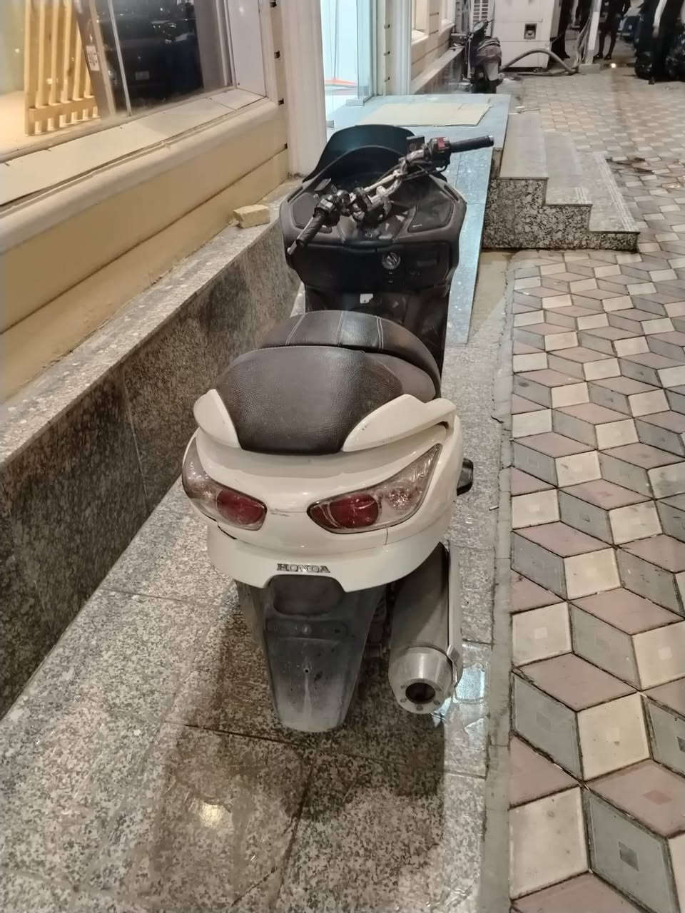 فورزه 09 للبيع دراجه فول مواصفات بصمه تشغل عن بعد سعرهه 1100 وبيهه مجال 
مكلف بل نشر  رقم صاحب الدراجه ***********
