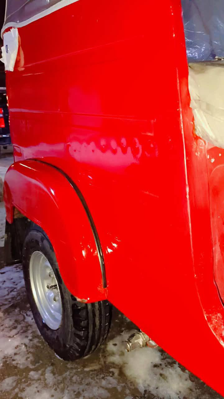 سلام عليكم تكتك للبيع 2020رقم وسنويه نكليزي باقي ع لوحات مصبوقه جماليه معمره خياسات فقط وبيها ضربه جوه قبق بانزين شبر راجعه بلاد محرك مفتوح خرسه  ونعمه من الله تخم تاير جبلي سعر 5خمسه ملايين مكاني البصره القرنه ***********فقط واتساب
