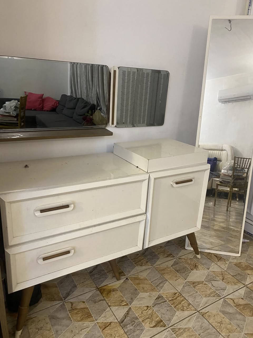 غرفة نوم ماخذيهه من ايدول سعرها ٨٥٠ ٧ قطع مستعجلين ع بيعتها


**إذا كنت صاحب هذا الإعلان وتريد حذفه لأي سبب، رجاءا أرسل رسالة إلى الدعم الفني**