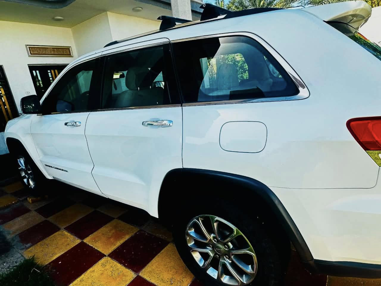 السلام عليكم

جيب شيروكي موديل 2015 ✅

رقم بابل مشروع وطني تحويل مباشر 

كير طياره ✈️ + نضام S رياضي 

شاشه كبيره + تحكم في انضمه السياره 

كامره 360 درجه 

السياره فول 1/1 

بصمه تشغيل +بصمه أبواب + تشغيل عن بعد 

جنطه كهرباء 

فتحه 

قطعتين تبريد 

فورويل 

تراكش مود وضعيات قياده متعدد 

أتوتو هولد 

شفتات ستيرن 

كشن كهرباء  +جلد +تدفى تبريد 

GBS

لايت زنون LED

ويل 20

السياره حادث امريكا جاملغ وبنيد السياره بدون دواخل كلش جديده مال جناي 

كير محرك تبريد صدر بشرط كله جديد 

مكان السياره بابل 

الاتصال ***********
